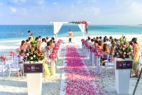 marriage during a tropical beach wedding